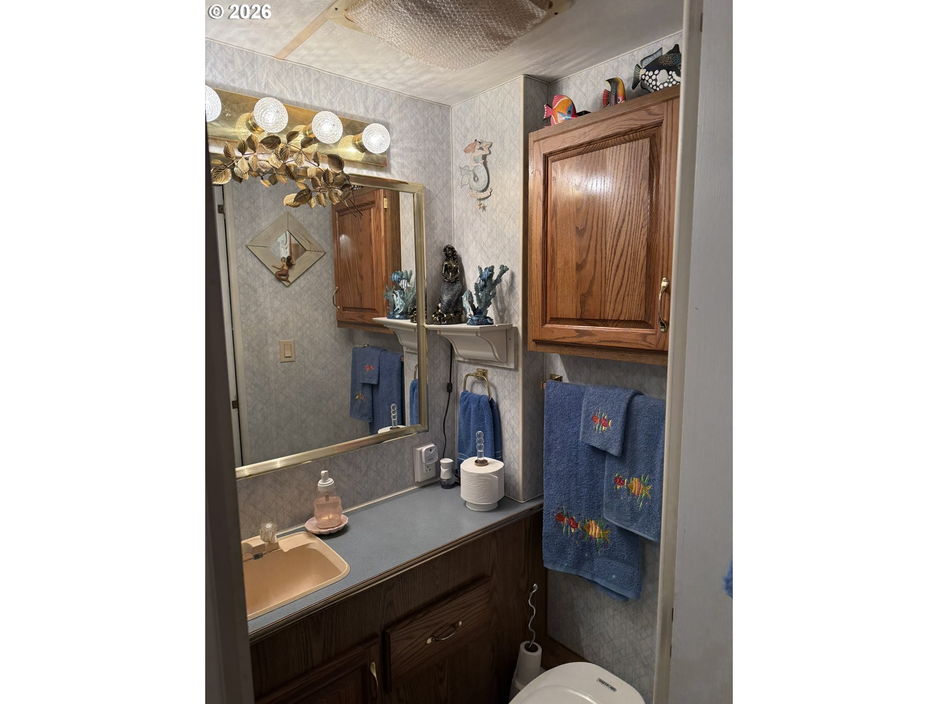 112 Sailor Lane Florence, OR 97439 - Photo 32 of 44 a bathroom with a sink a light fixture and a mirror