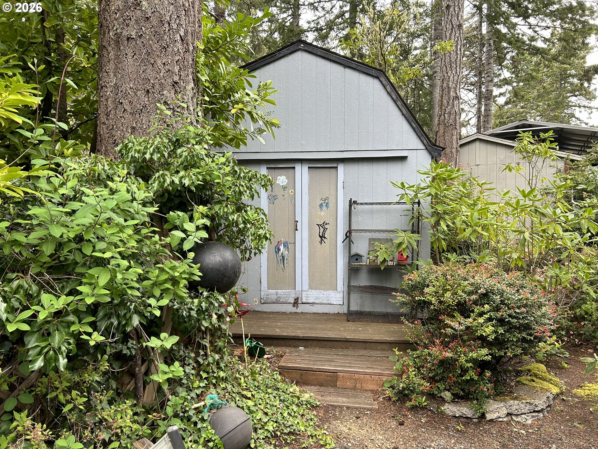 112 Sailor Lane Florence, OR 97439 - Photo 9 of 44 a front view of a house with a yard and plants