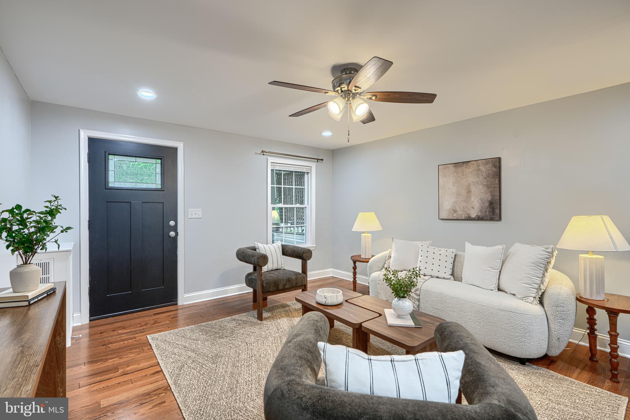 3540 Roland Avenue Baltimore, MD 21211 - Photo 7 of 51 Living Room