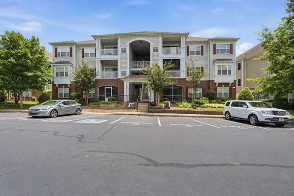 $1,995 | 4846 Bevendean Drive, Unit C9, Nashville, TN 37211