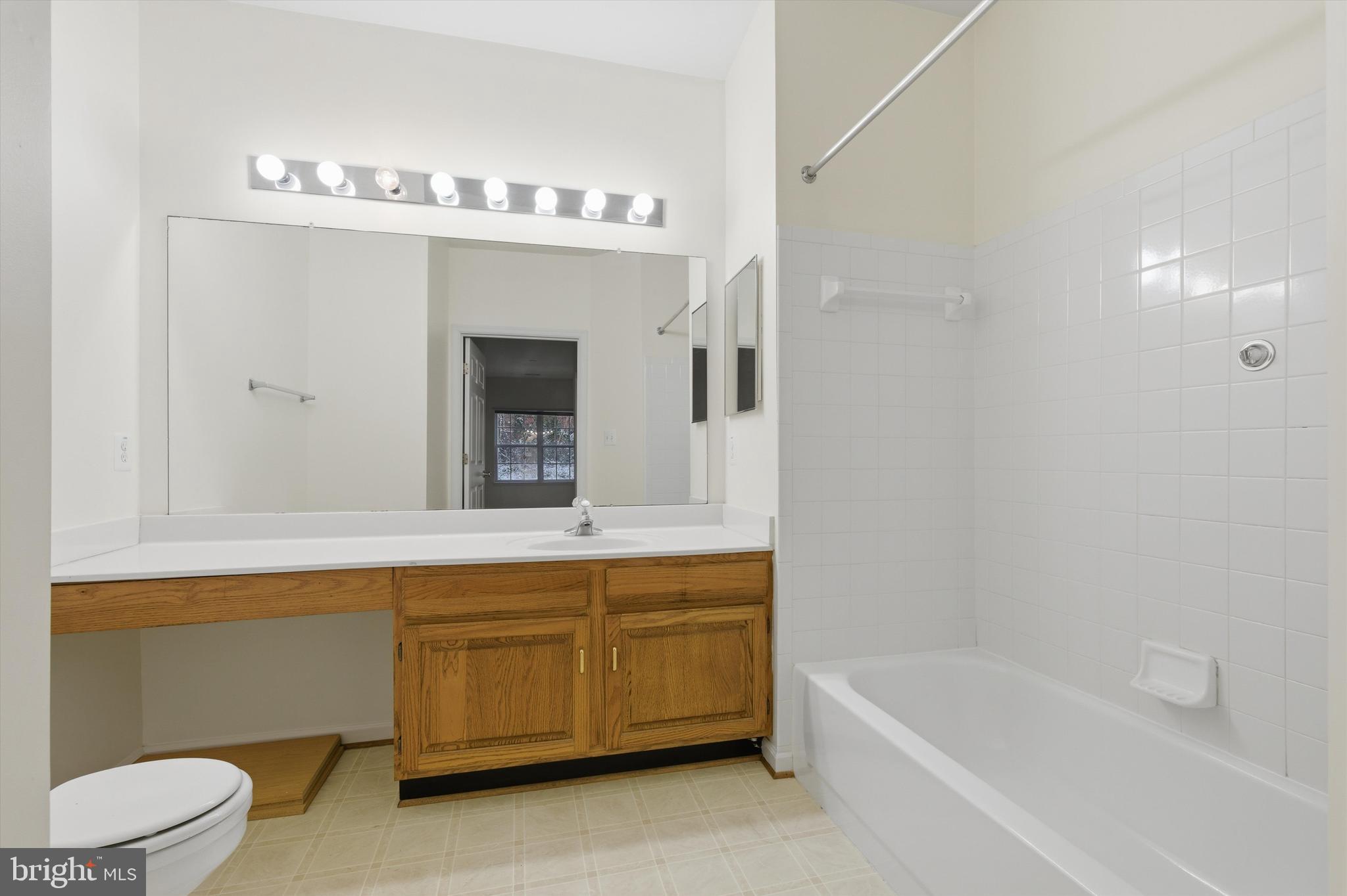 1640 Fallowfield Court, Unit 1640 Crofton, MD 21114 - Photo 15 of 27 a bathroom with a bathtub a sink and a mirror