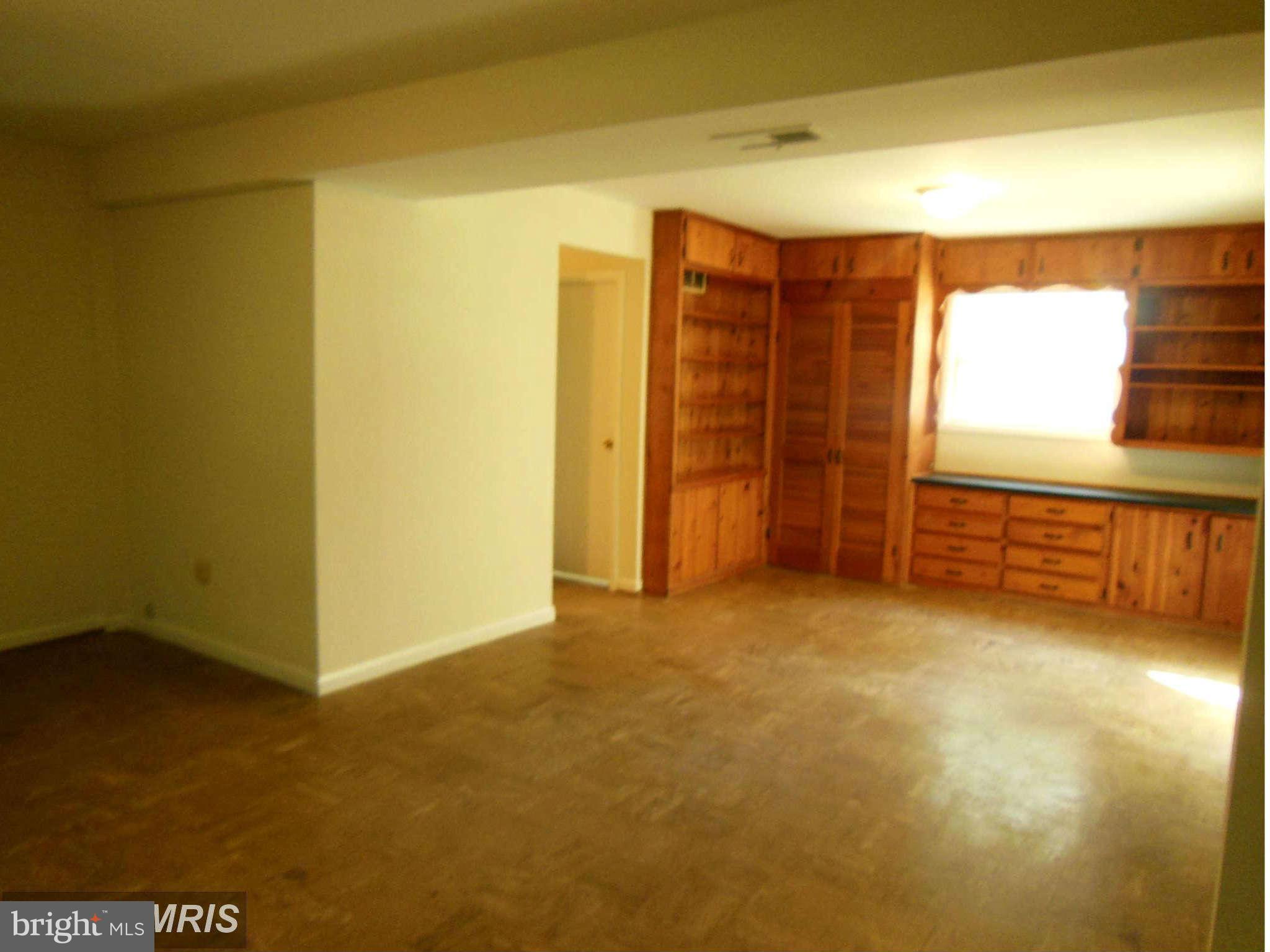 6506 Winnepeg Road Bethesda, MD 20817 - Photo 16 of 30 Family Room