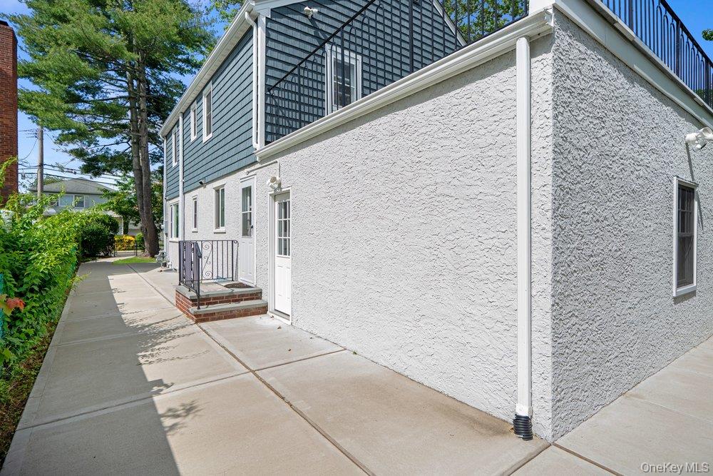 165 Linmouth Road Malverne, NY 11565 - Photo 24 of 26