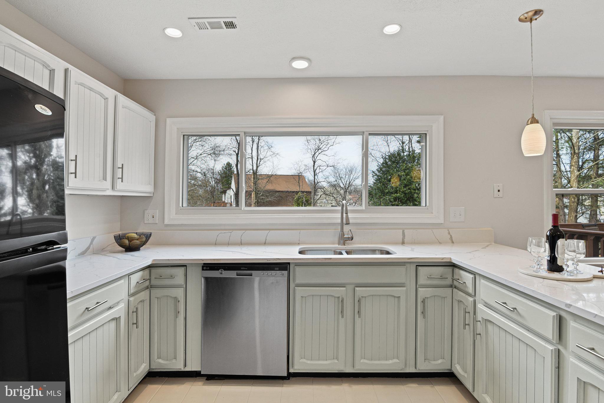 3 Carrollton Road Sterling, VA 20165 - Photo 10 of 49 Kitchen
