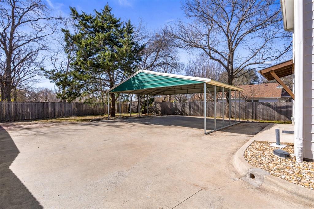 3309 South 3rd Street Waco, TX 76706 - Photo 5 of 31 a view of a yard with wooden fence