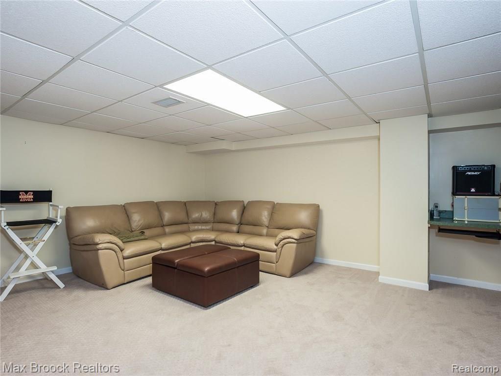 33811 Hunters Pointe Road Farmington, MI 48331 - Photo 20 of 23 040-4155789-medium4x3.jpg