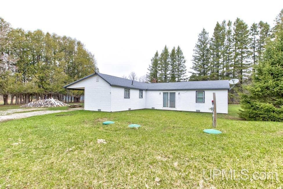 6193 G5 Road Escanaba, MI 49829 - Photo 4 of 36
