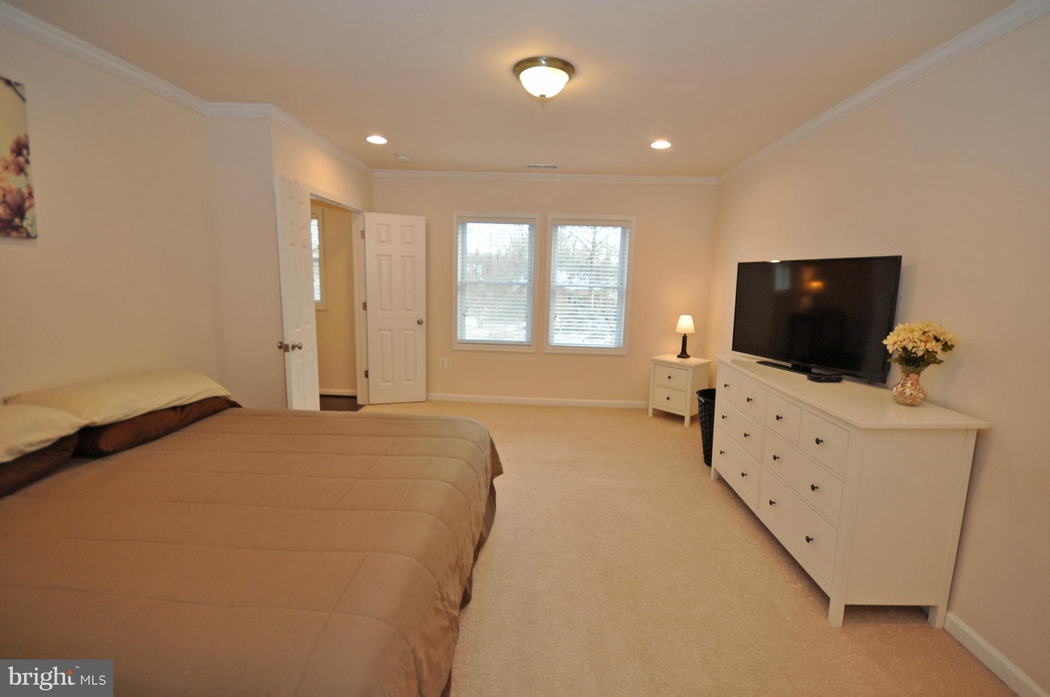 6160 Howells Road Alexandria, VA 22310 - Photo 25 of 30 Bedroom (Master)