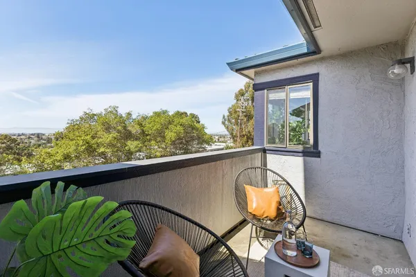 $359,900 | 945 Fletcher Lane, Unit A330, Hayward, CA 94544