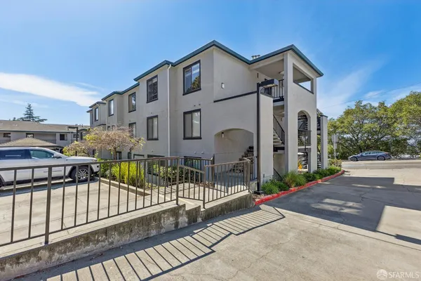 $359,900 | 945 Fletcher Lane, Unit A330, Hayward, CA 94544