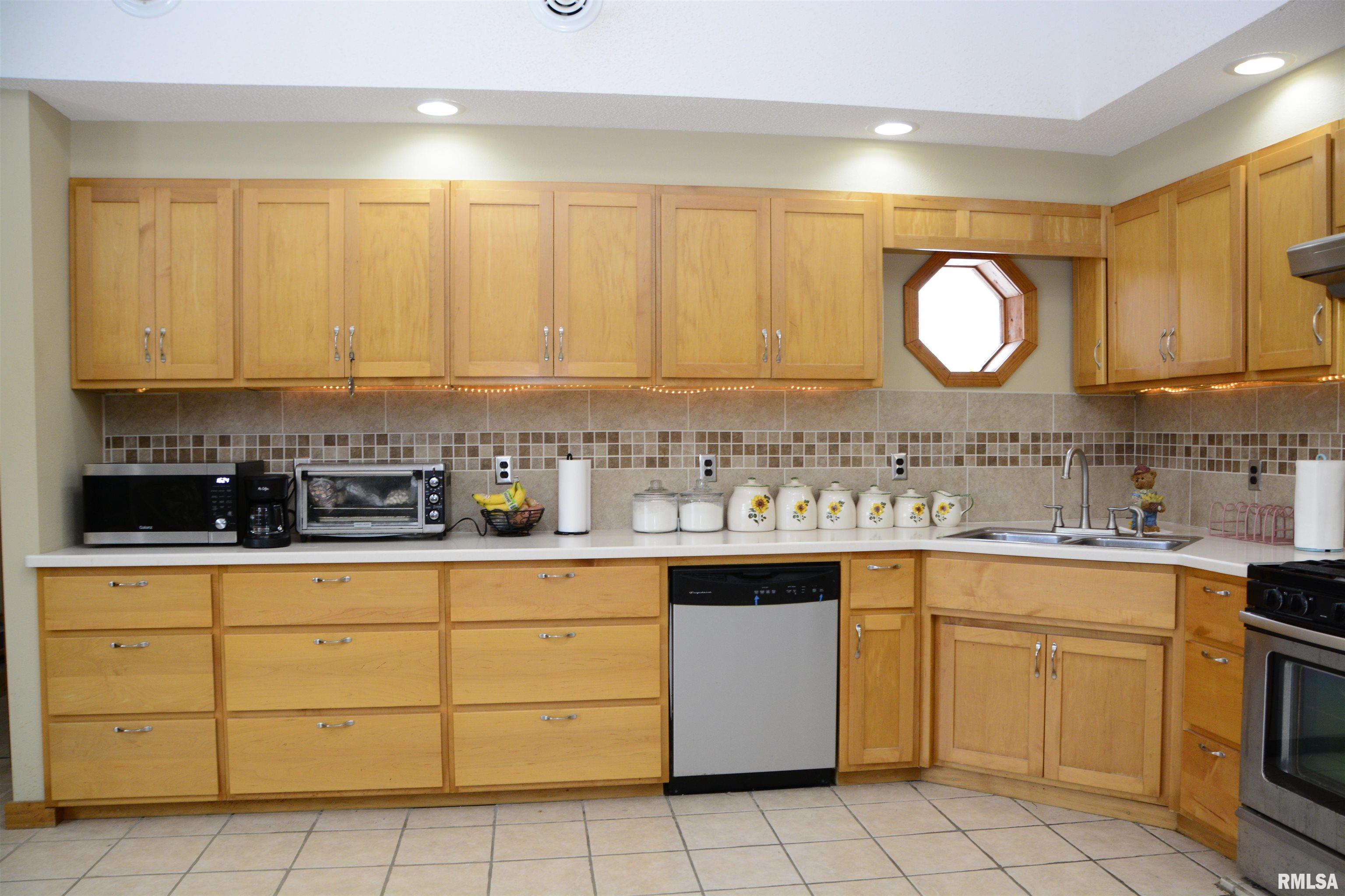 920 North Pearl Street Macomb, IL 61455 - Photo 9 of 22