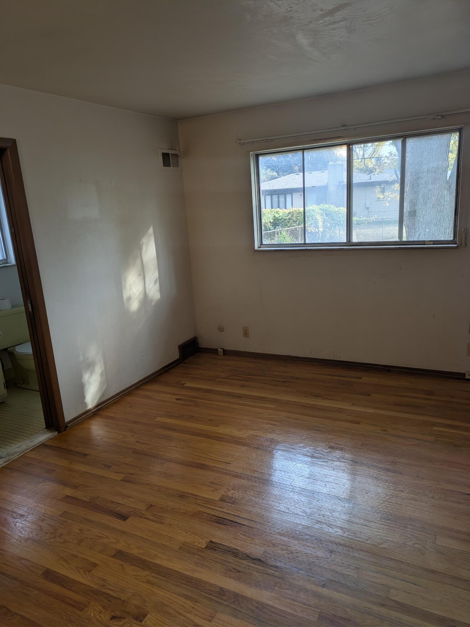 18495 Adrian Street Southfield, MI 48075 - Photo 15 of 51 PXL_20251018_202546571.NIGHT - Copy