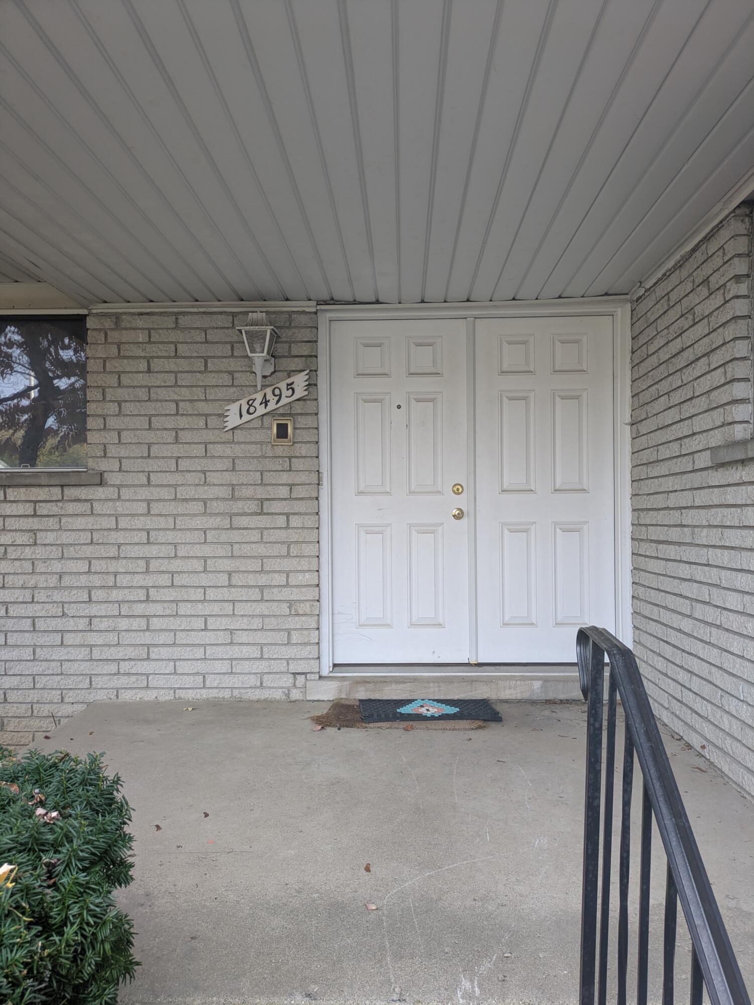 18495 Adrian Street Southfield, MI 48075 - Photo 3 of 51 PXL_20251018_201357338.MP