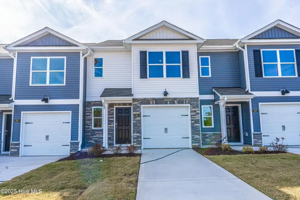 $1,950 | 205 Maddox Drive, Aberdeen, NC 28315