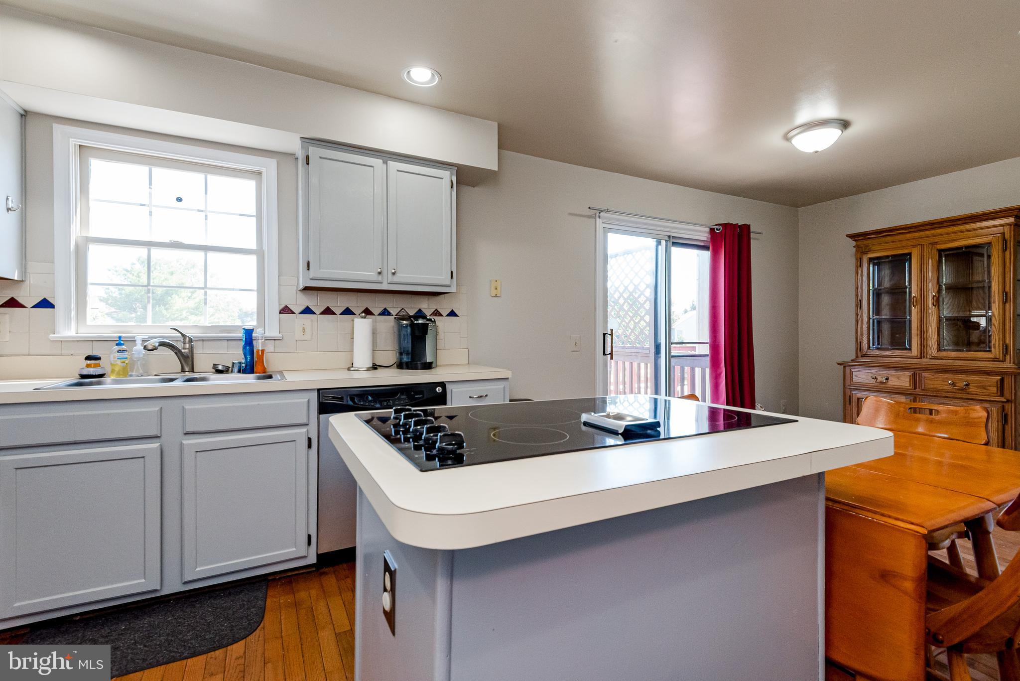 2115 Colonel Way Odenton, MD 21113 - Photo 11 of 63 Kitchen Stove Island