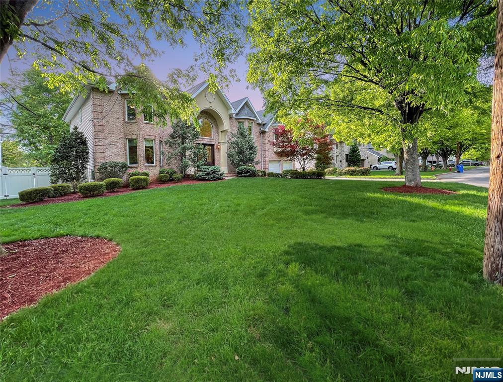 445 Nevada Street Paramus, NJ 07652 - Photo 3 of 50