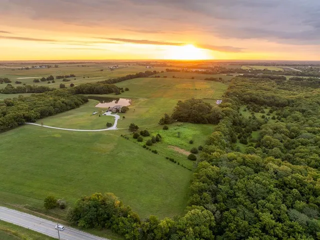 $565,000 | 25145 Metcalf Road, Louisburg, KS 66053