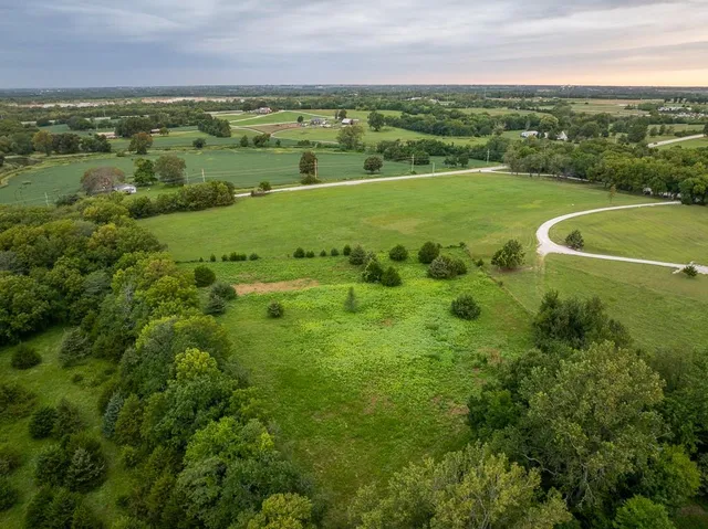 $565,000 | 25145 Metcalf Road, Louisburg, KS 66053
