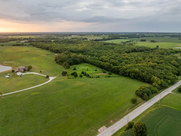 $565,000 | 25145 Metcalf Road, Louisburg, KS 66053
