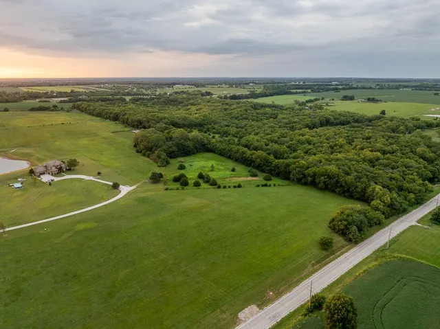 $565,000 | 25145 Metcalf Road, Louisburg, KS 66053