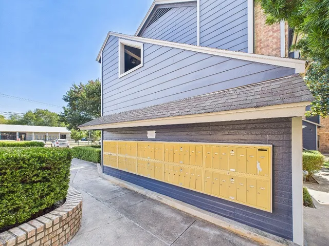 $985 | 2500 Burleson Road, Unit 201, Austin, TX 78741