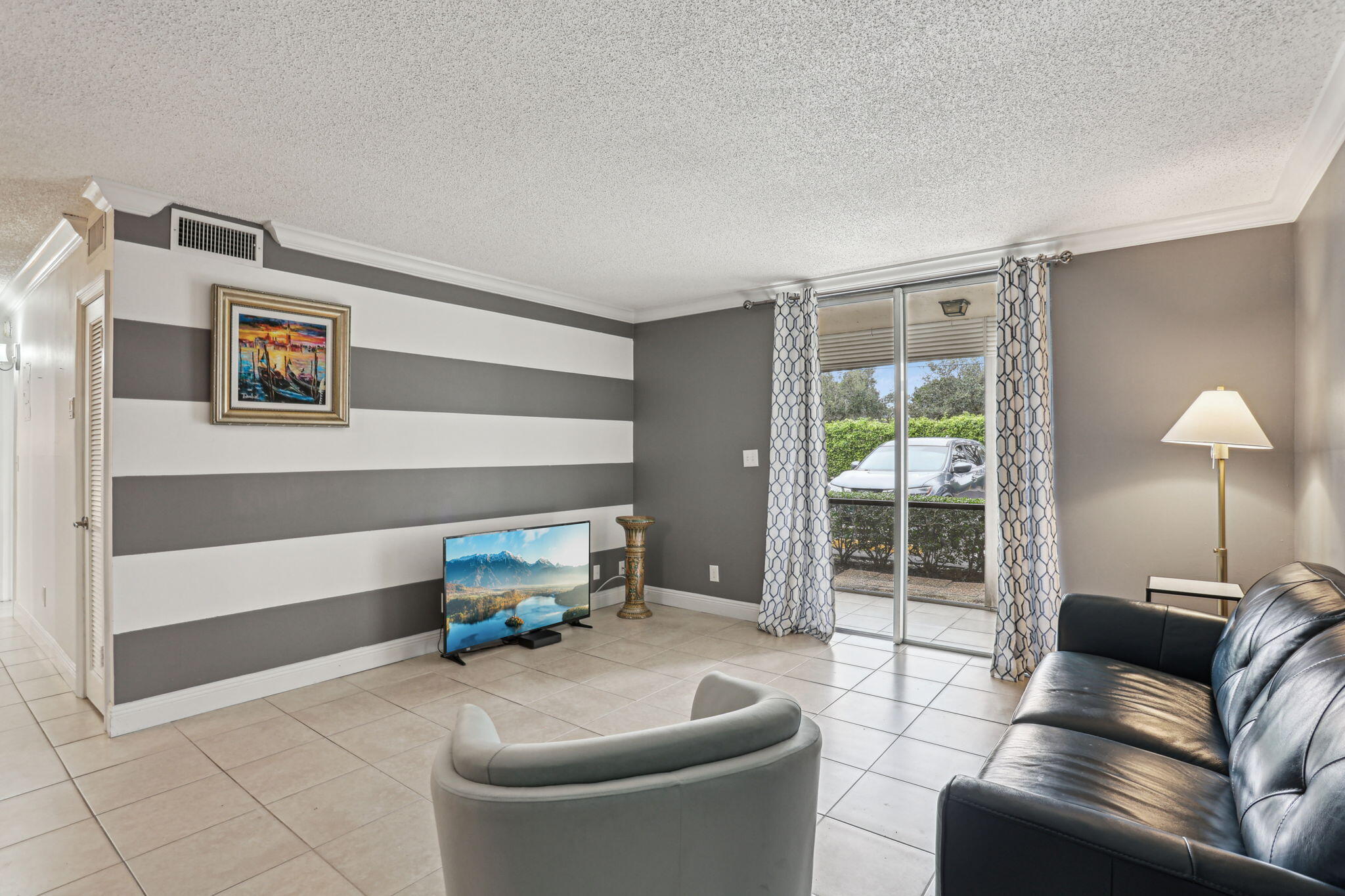 1050 Northwest 13th Street, Unit 191D Boca Raton, FL 33486 - Photo 4 of 37 Living Room