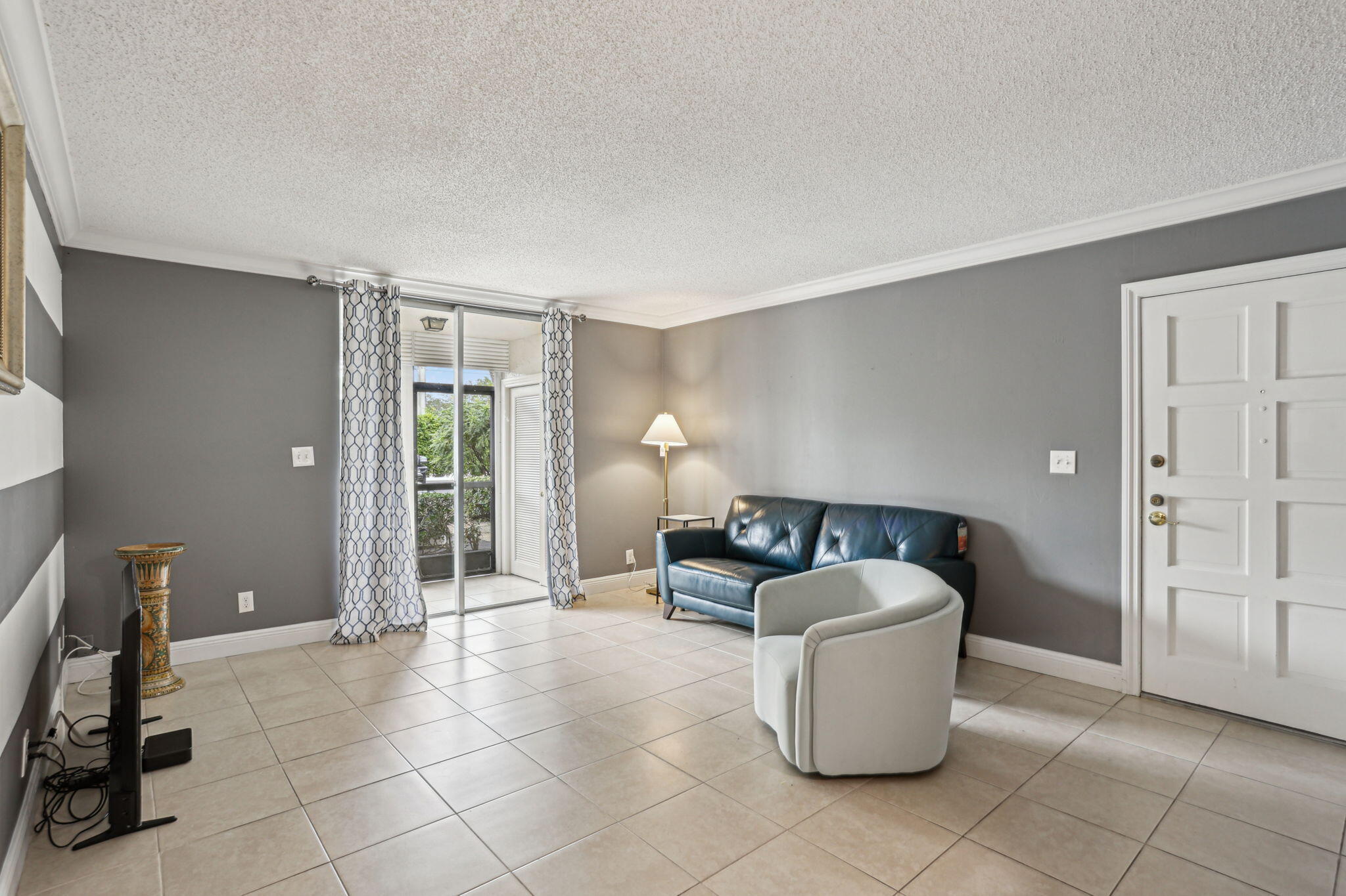 1050 Northwest 13th Street, Unit 191D Boca Raton, FL 33486 - Photo 5 of 37 Living Room