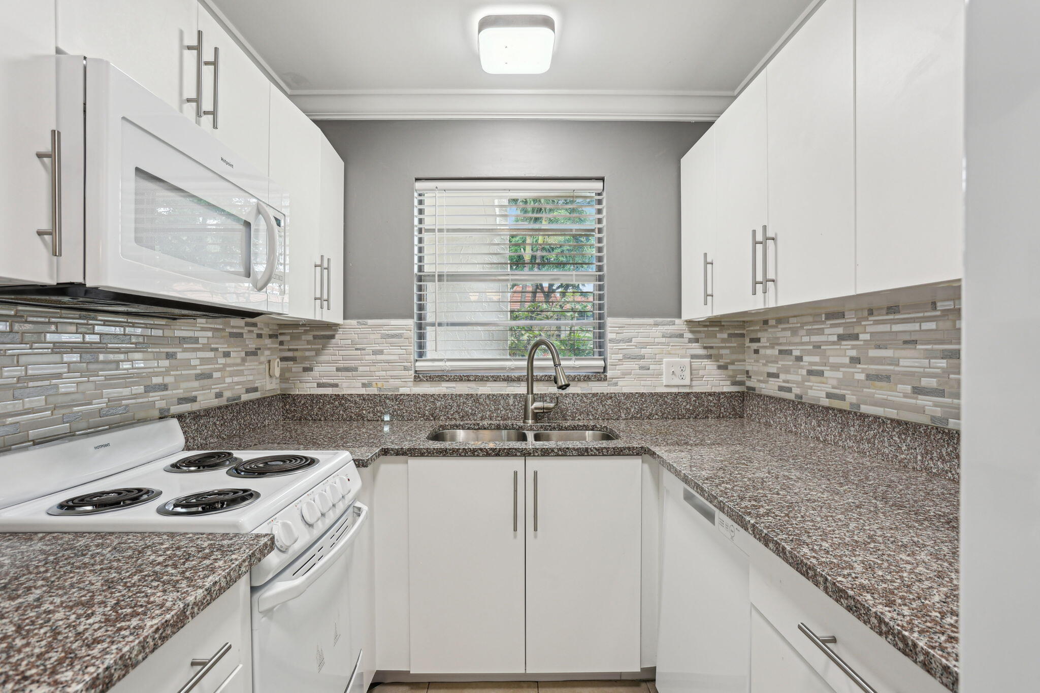 1050 Northwest 13th Street, Unit 191D Boca Raton, FL 33486 - Photo 8 of 37 Kitchen
