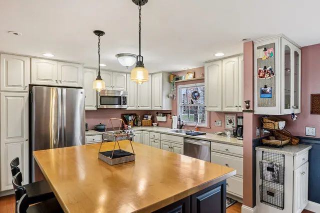 $599,900 | 10 Old Coach Road, Atkinson, NH 03811