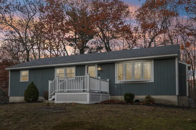 $555,000 | 10 Old Coach Road, Atkinson, NH 03811