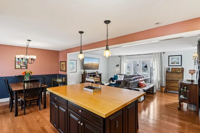 $555,000 | 10 Old Coach Road, Atkinson, NH 03811