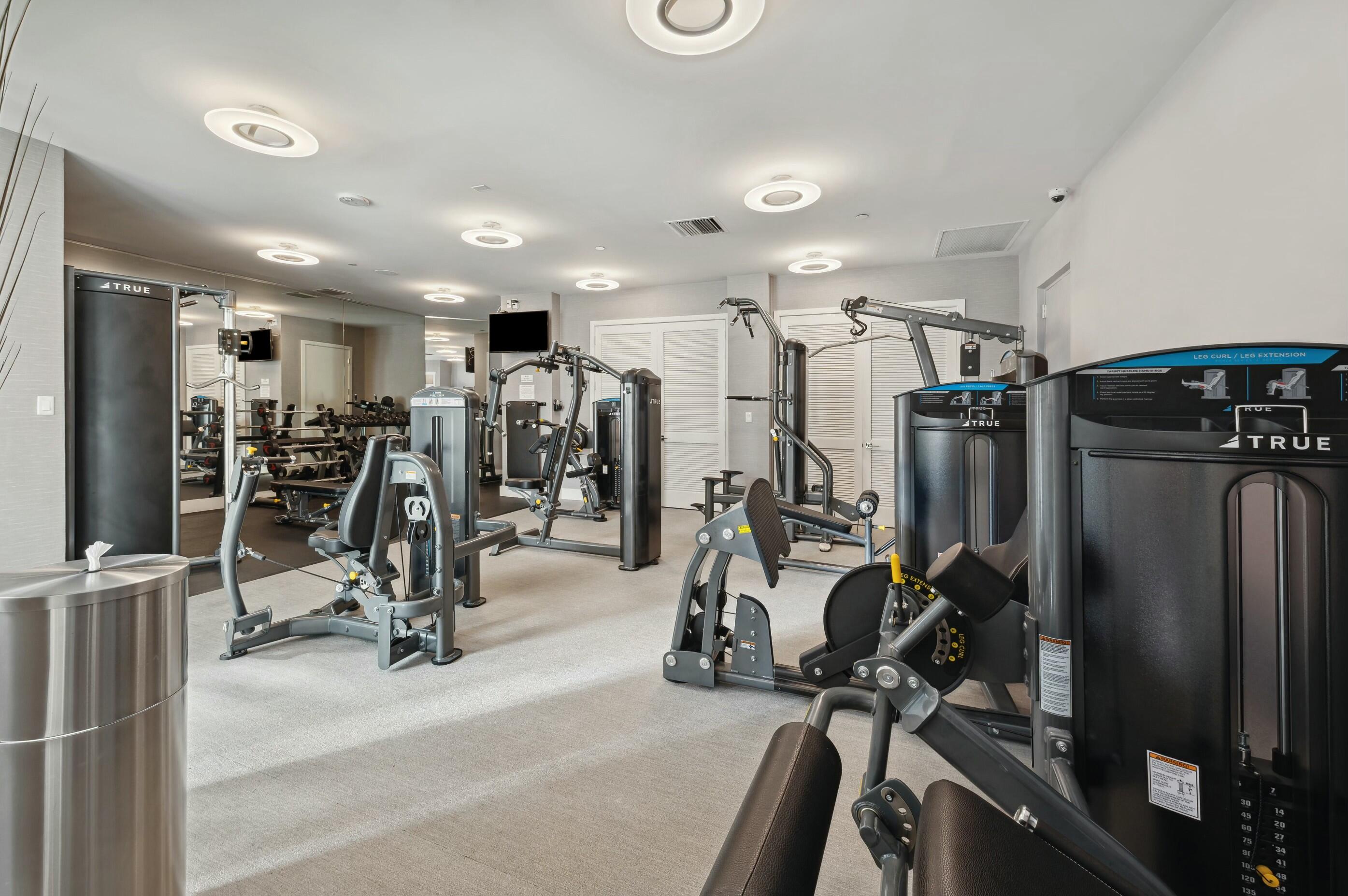 300 Southeast 5th Avenue, Unit 6010 Boca Raton, FL 33432 - Photo 30 of 34 Gym - Weight room