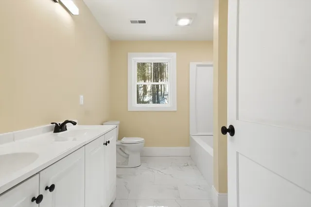 $989,000 | 374 Brandy Brow Road, Haverhill, MA 01830