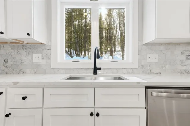 $989,000 | 374 Brandy Brow Road, Haverhill, MA 01830