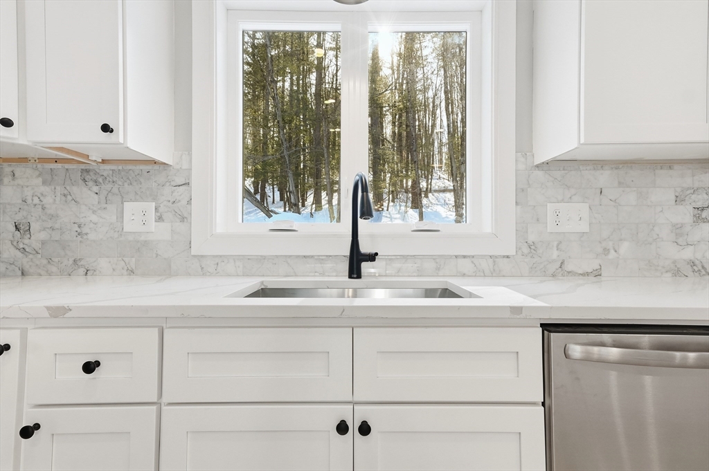 374 Brandy Brow Road Haverhill, MA 01830 - Photo 4 of 29