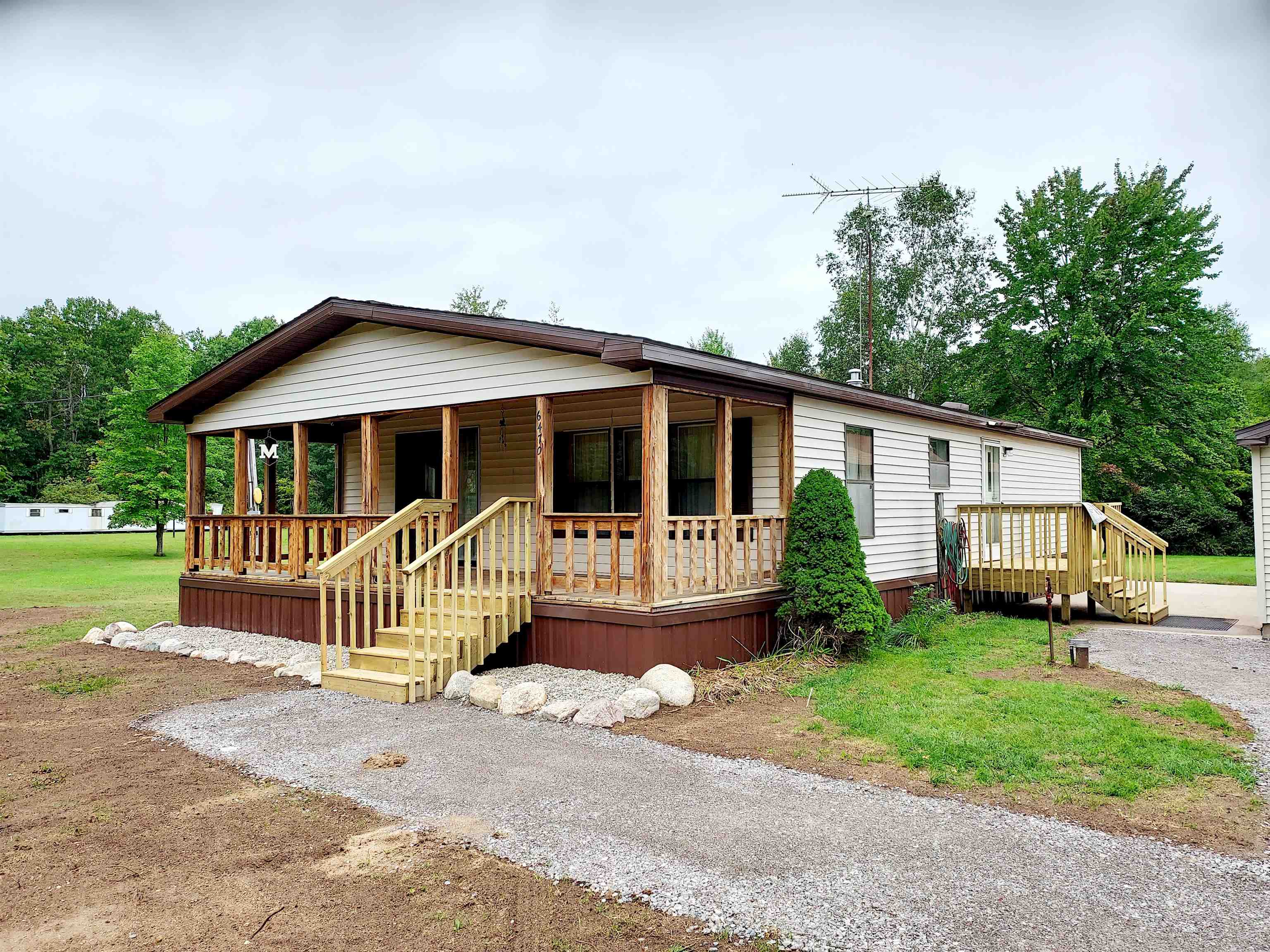 6470 West Maple Grove Rd Lake Lake, MI 48632 - Photo 3 of 26