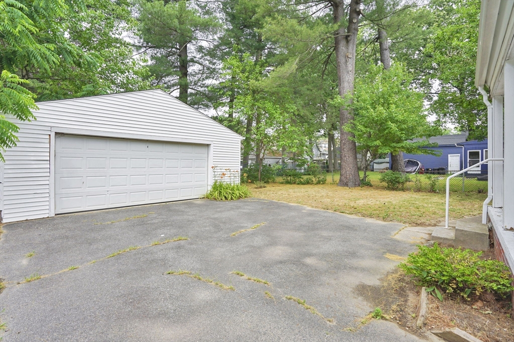 82 Biltmore Street Springfield, MA 01108 - Photo 2 of 39