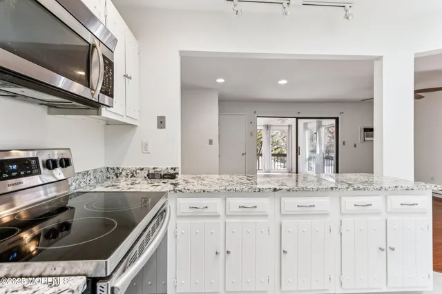 $315,000 | 163 Lexington Court, Red Bank, NJ 07701