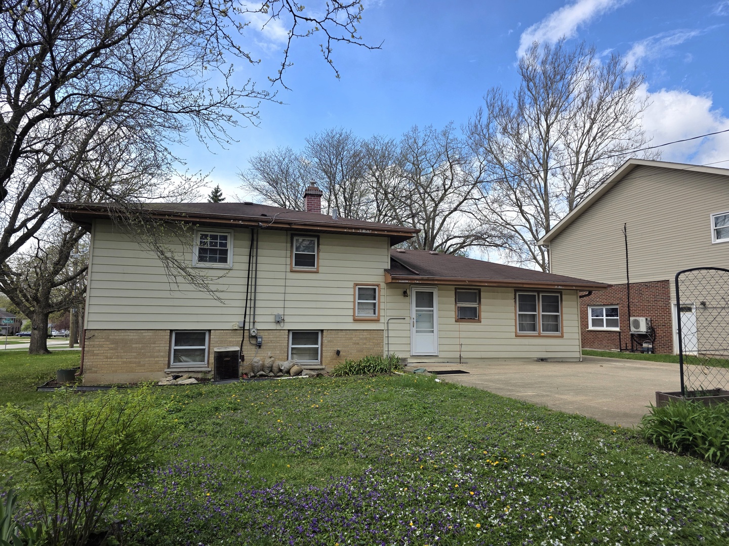 433 Highland Road Willowbrook, IL 60527 - Photo 2 of 9 a view of a house with a yard
