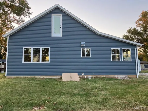 $169,900 | 3 Lakeview Road, Carlyle, IL 62231