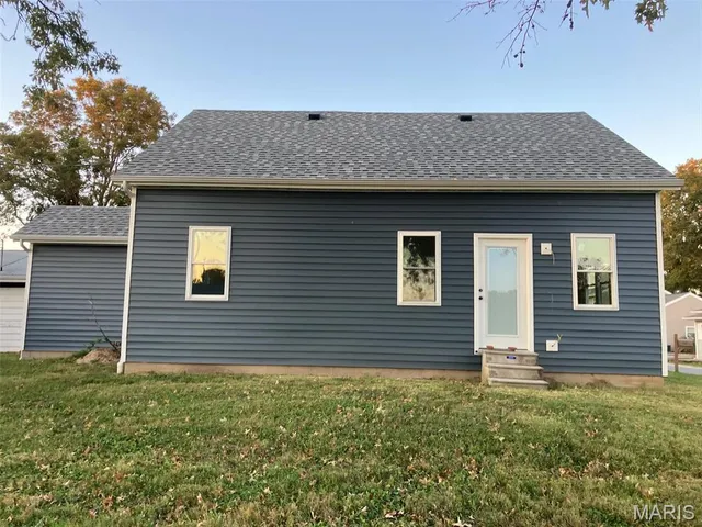 $169,900 | 3 Lakeview Road, Carlyle, IL 62231