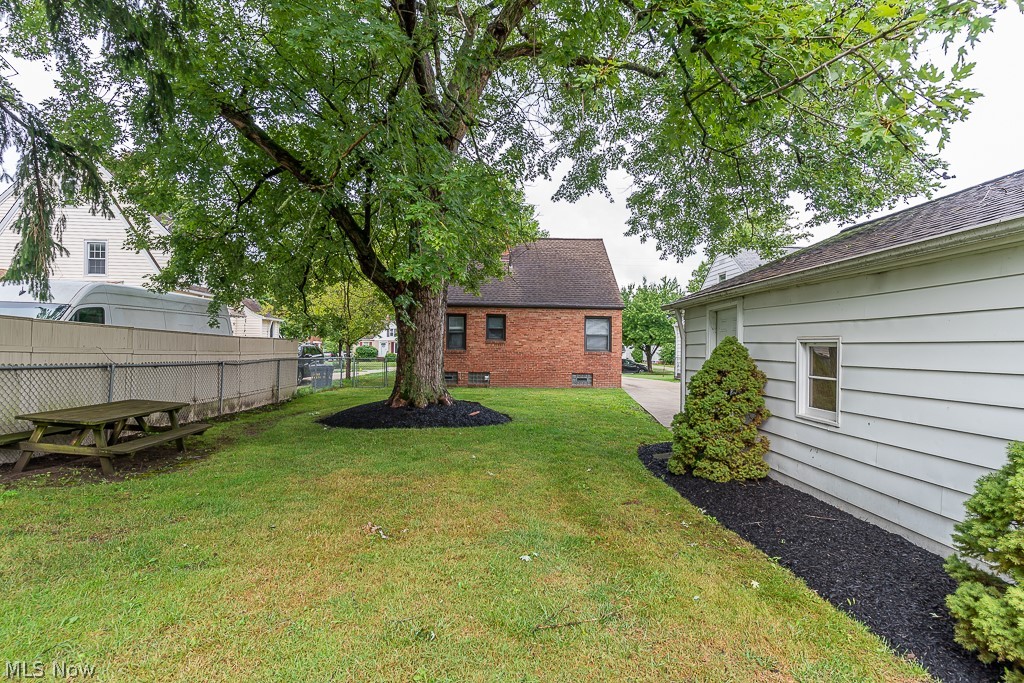 1663 Edgefield Road Lyndhurst, OH 44124 - Photo 32 of 33