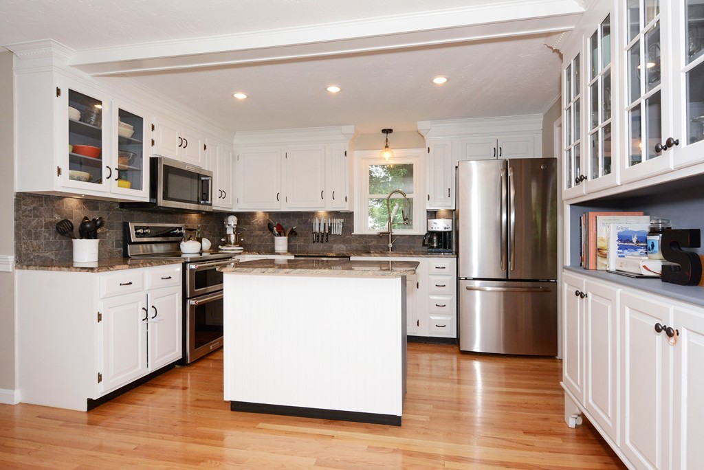 9 Lexington Road Shrewsbury, MA 01545 - Photo 13 of 30 Gallery Image 13