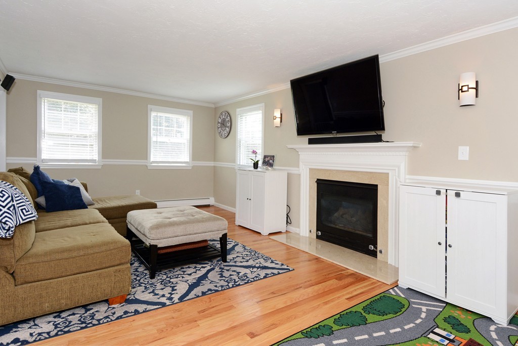 9 Lexington Road Shrewsbury, MA 01545 - Photo 5 of 30 Gallery Image 5