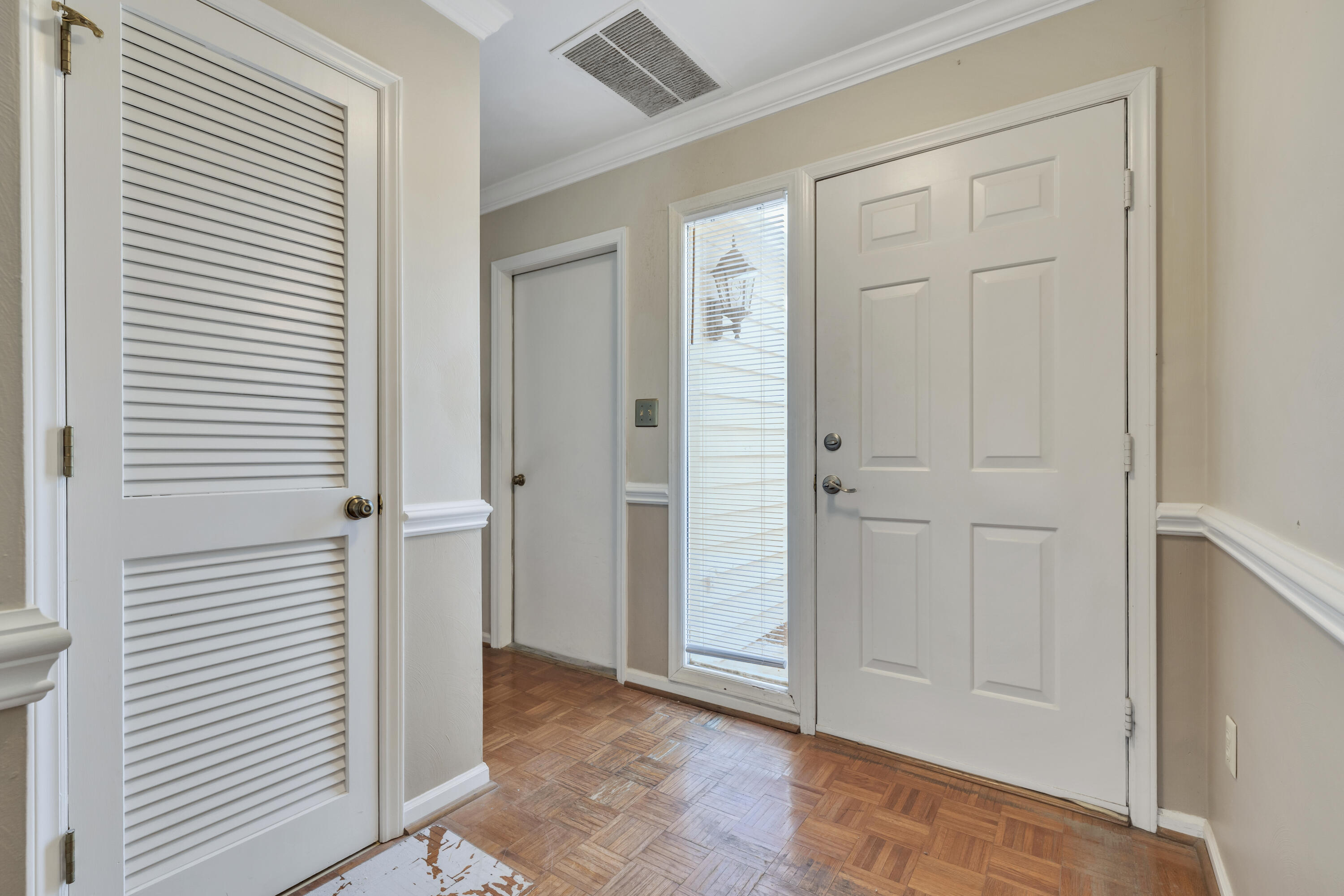 2404 Post Oak Road Salem, VA 24153 - Photo 4 of 50 04-MIB01830