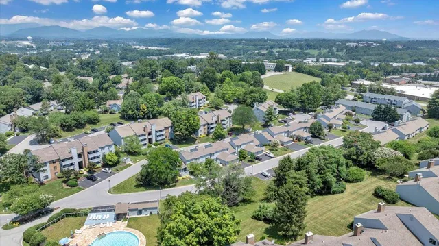 $300,000 | 2404 Post Oak Road, Salem, VA 24153