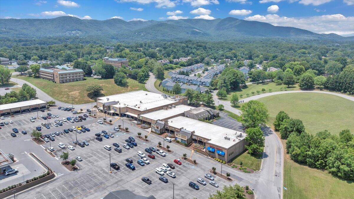 2404 Post Oak Road Salem, VA 24153 - Photo 46 of 50 49-DJI_20250624111817_0007_D_MIB