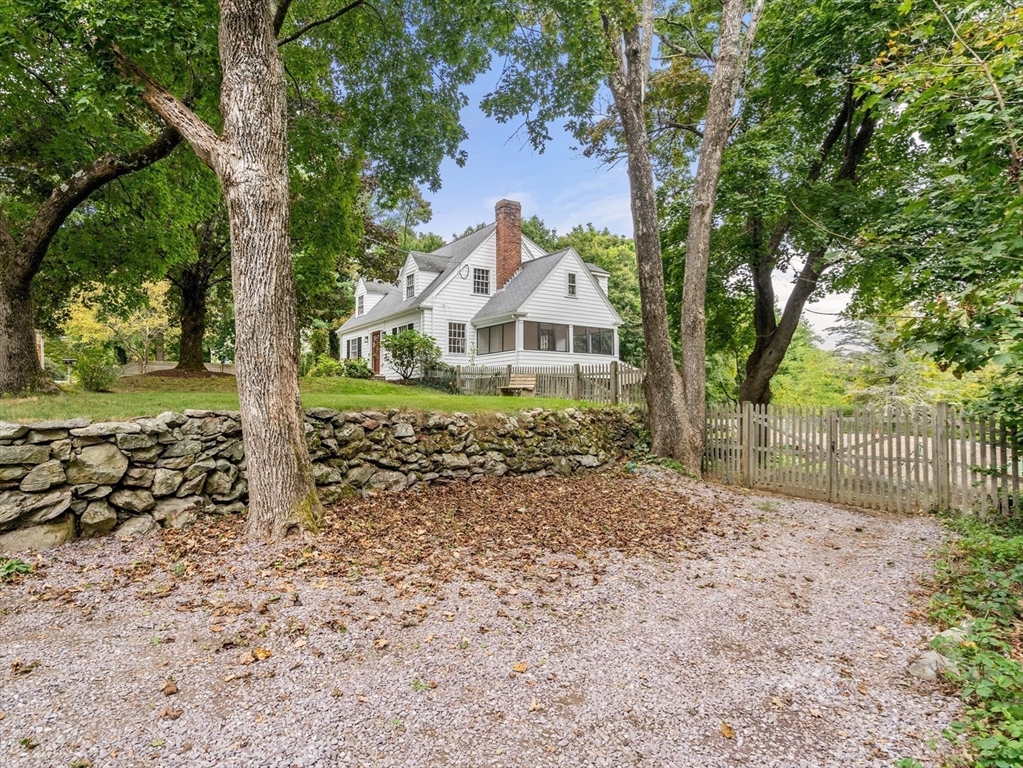 27 Farm Road Sherborn, MA 01770 - Photo 2 of 40