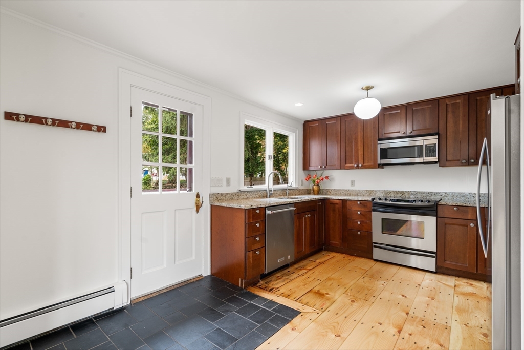 27 Farm Road Sherborn, MA 01770 - Photo 8 of 40