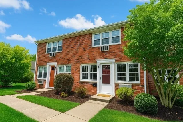 $249,999 | 540 Granby Road, Unit 2, South Hadley, MA 01075